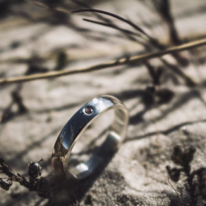 Foto van handgemaakte zilveren ring