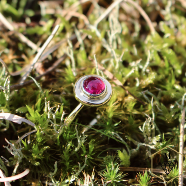 Gehamerde ring met roze Toermalijn